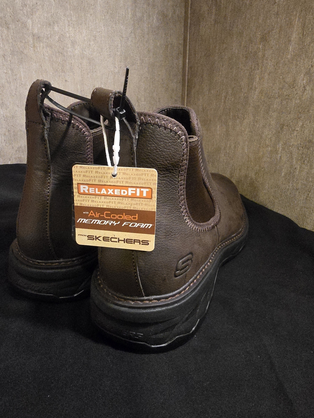 Skechers Relaxed Fit: Lockett - Heath (Style 205332) Chelsea boot Mens size 11D - Picture 4 of 4